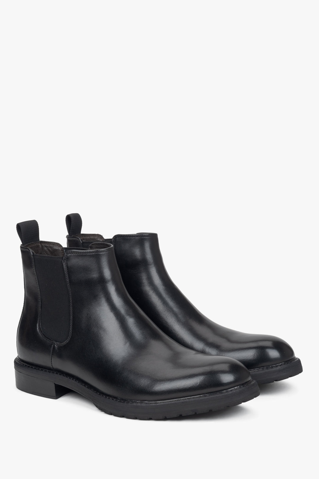 Men's black classic Chelsea boots made of leather by Estro – side view and toe.