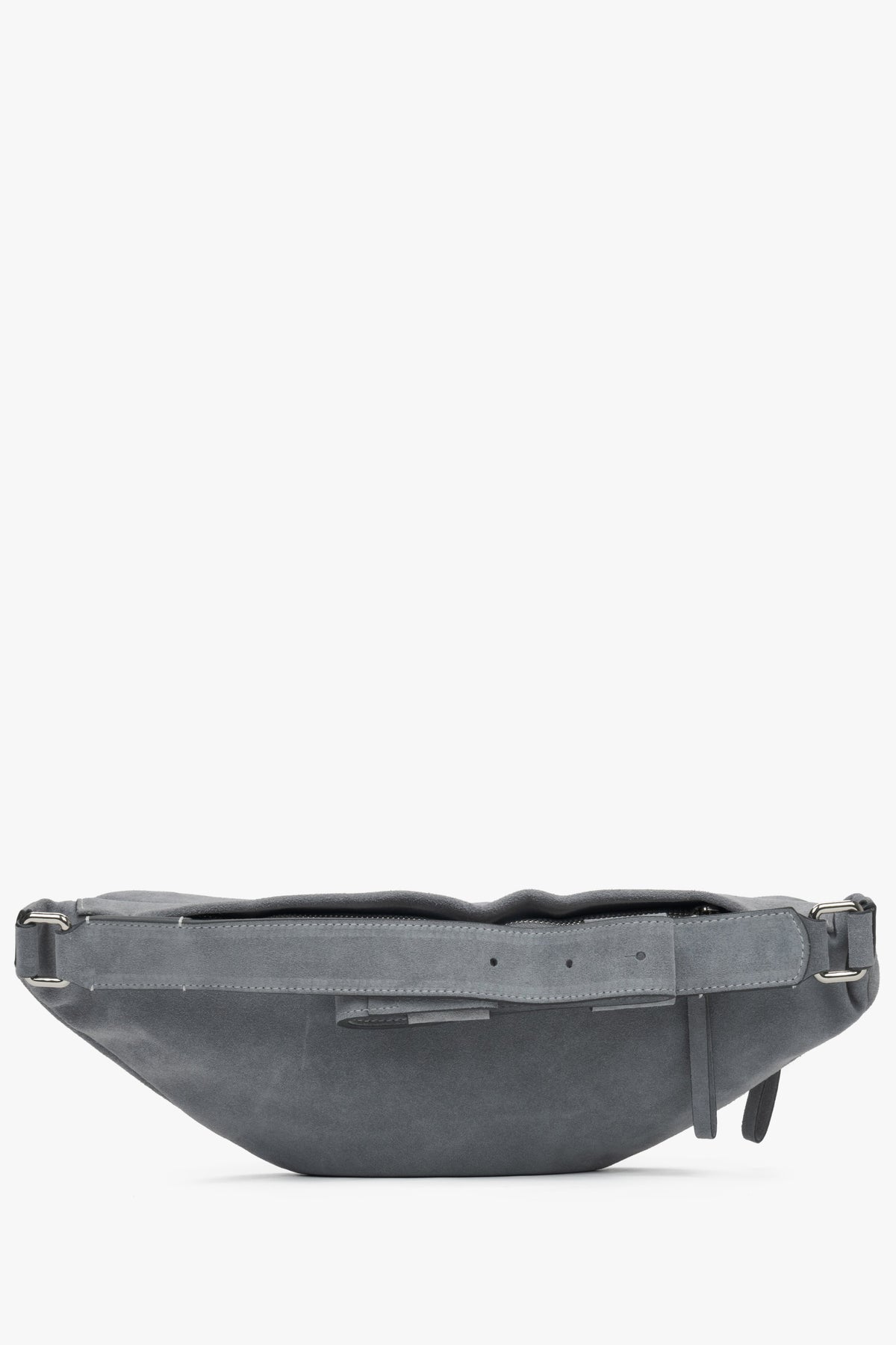 Grey women's fanny pack made of natural velour from Estro - back of the model.