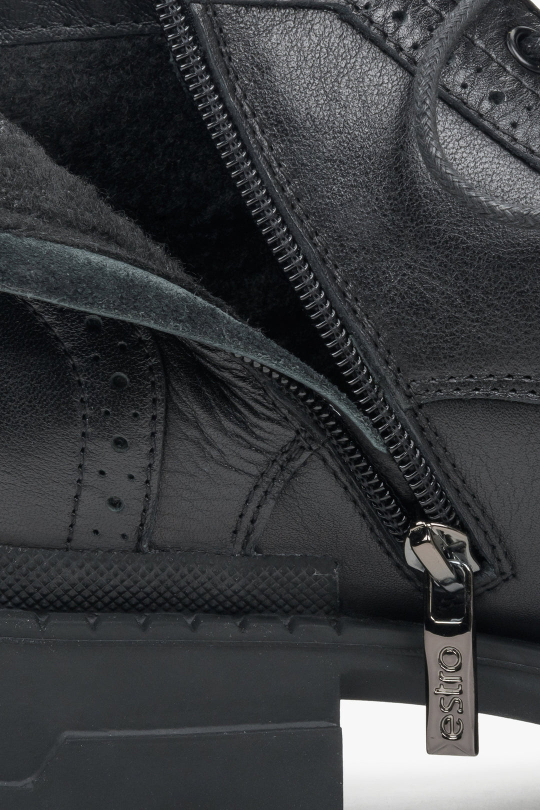 Estro men's winter boots made from black genuine leather - close-up of the insulation.