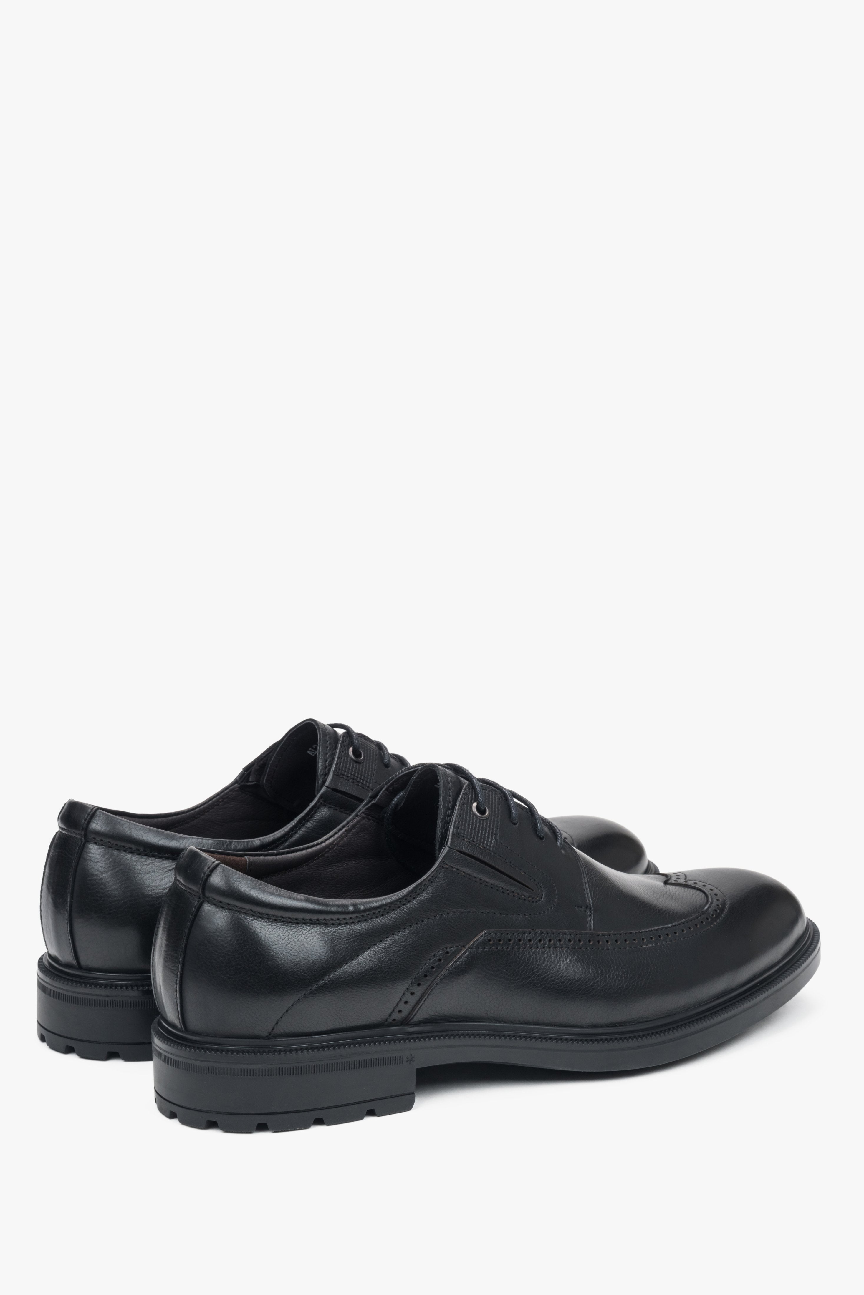 Black men's Oxford shoes made of natural leather Estro.