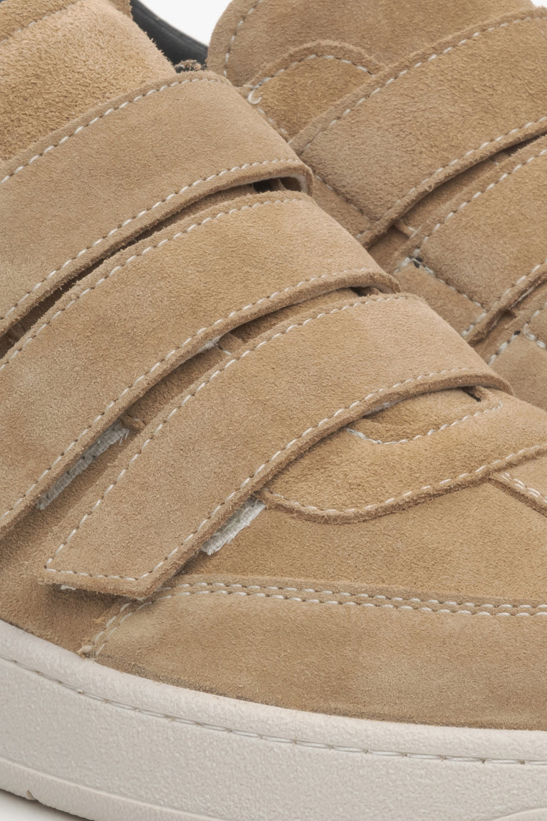 Women's Light Brown Velcro Sneakers Estro - Close-Up of the Fastening System.