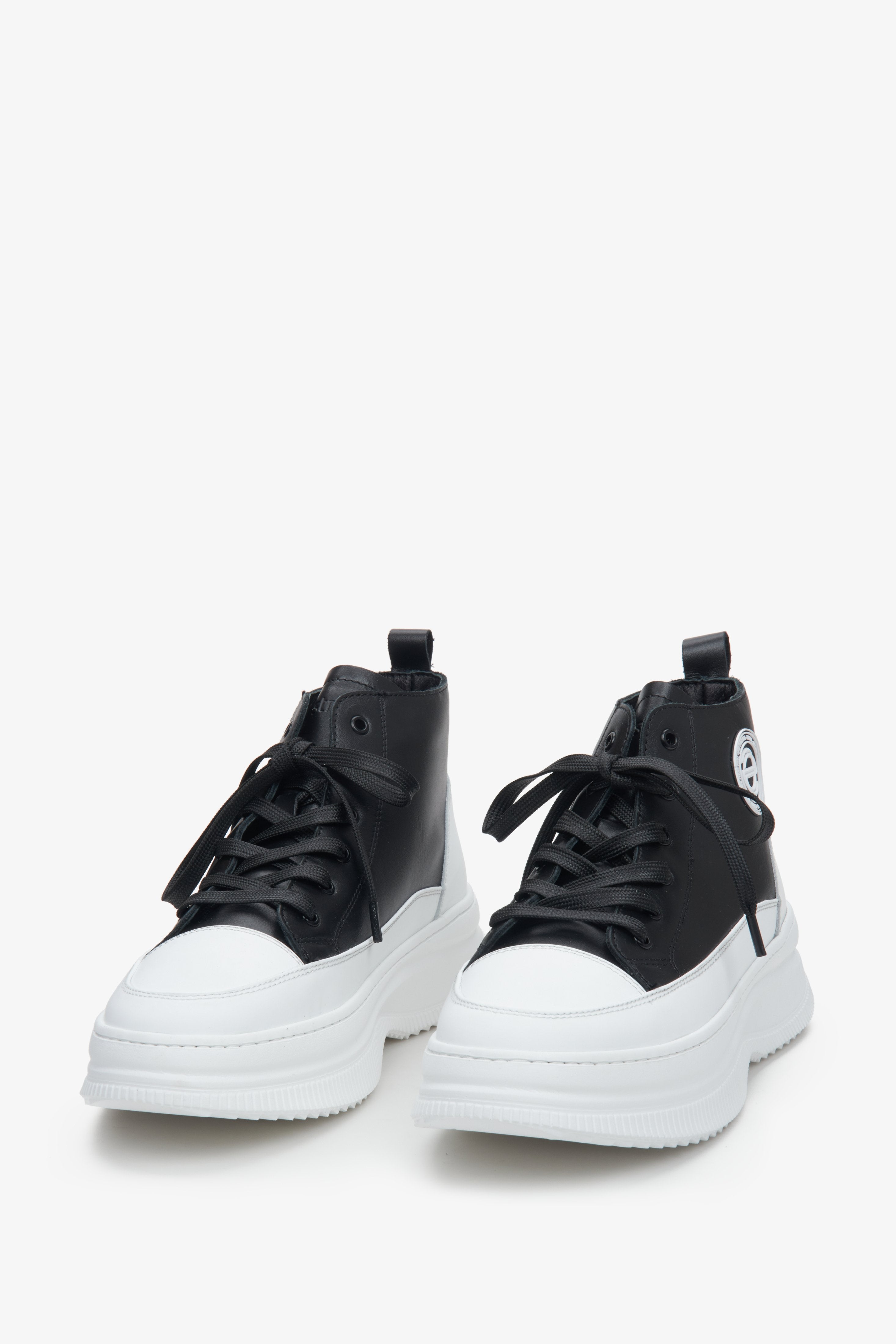 Women's black and white sneakers made in leather.