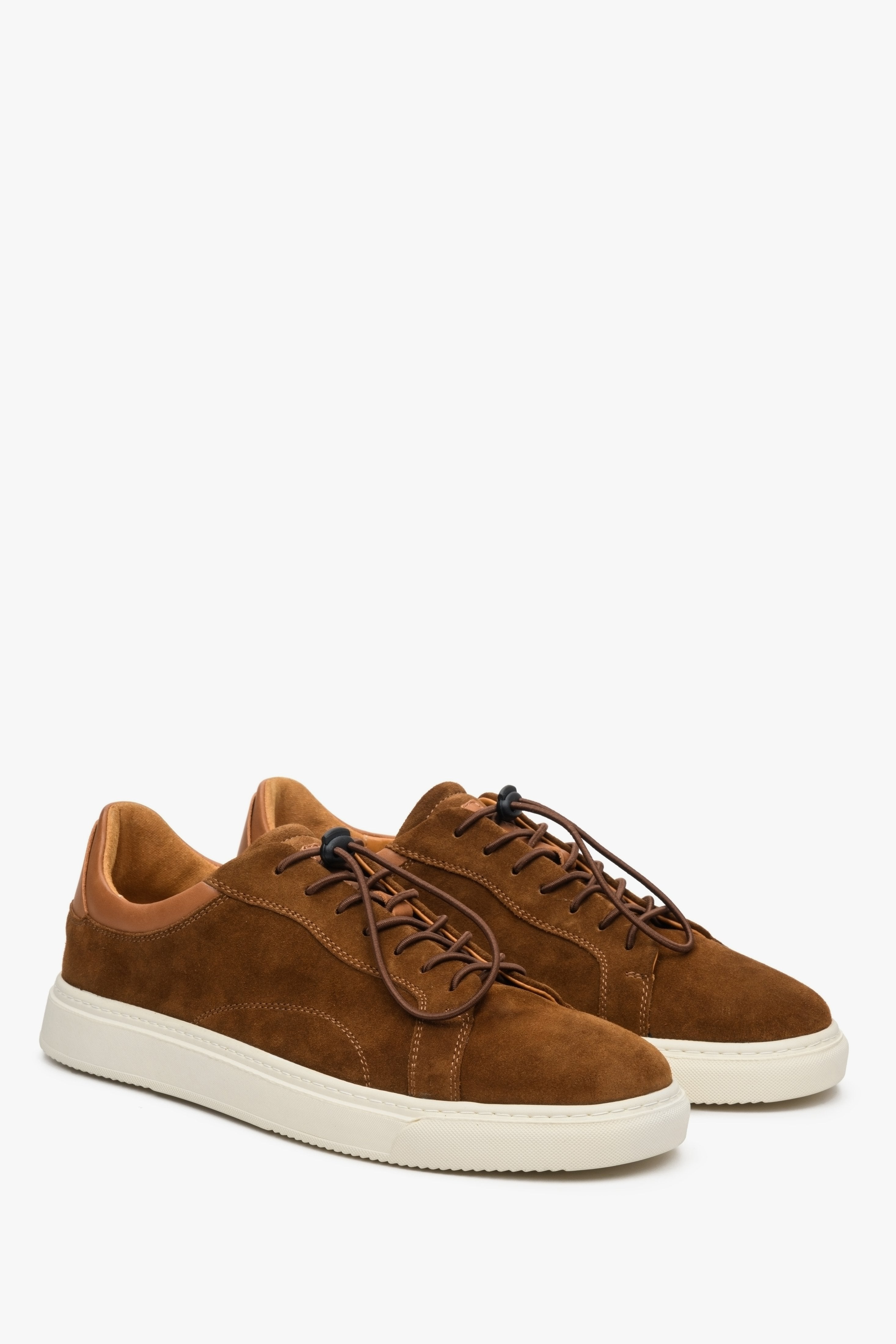 Men's brown velour sneakers by Estro for spring and autumn - close-up on the toe and side seam of the shoes.