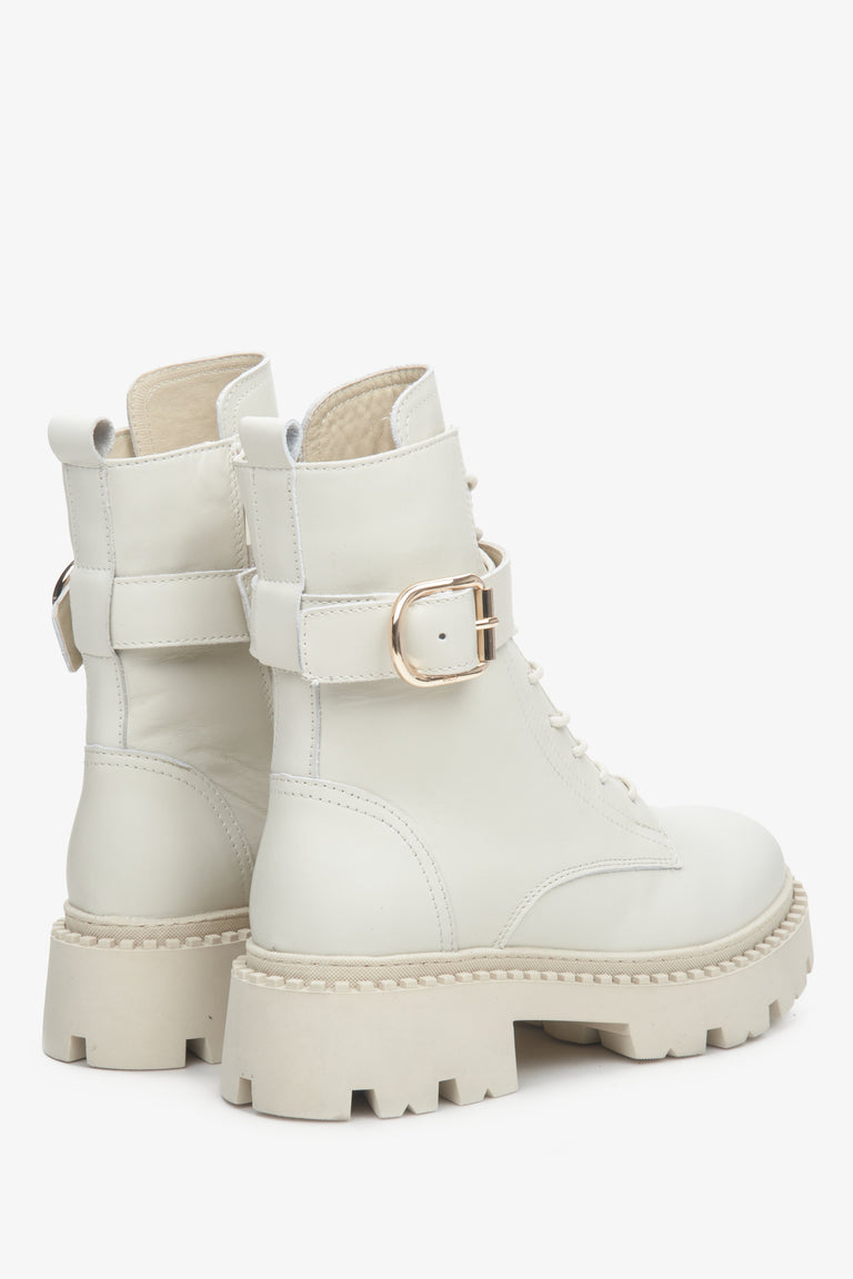 Women's light beige ankle boots for winter Estro.