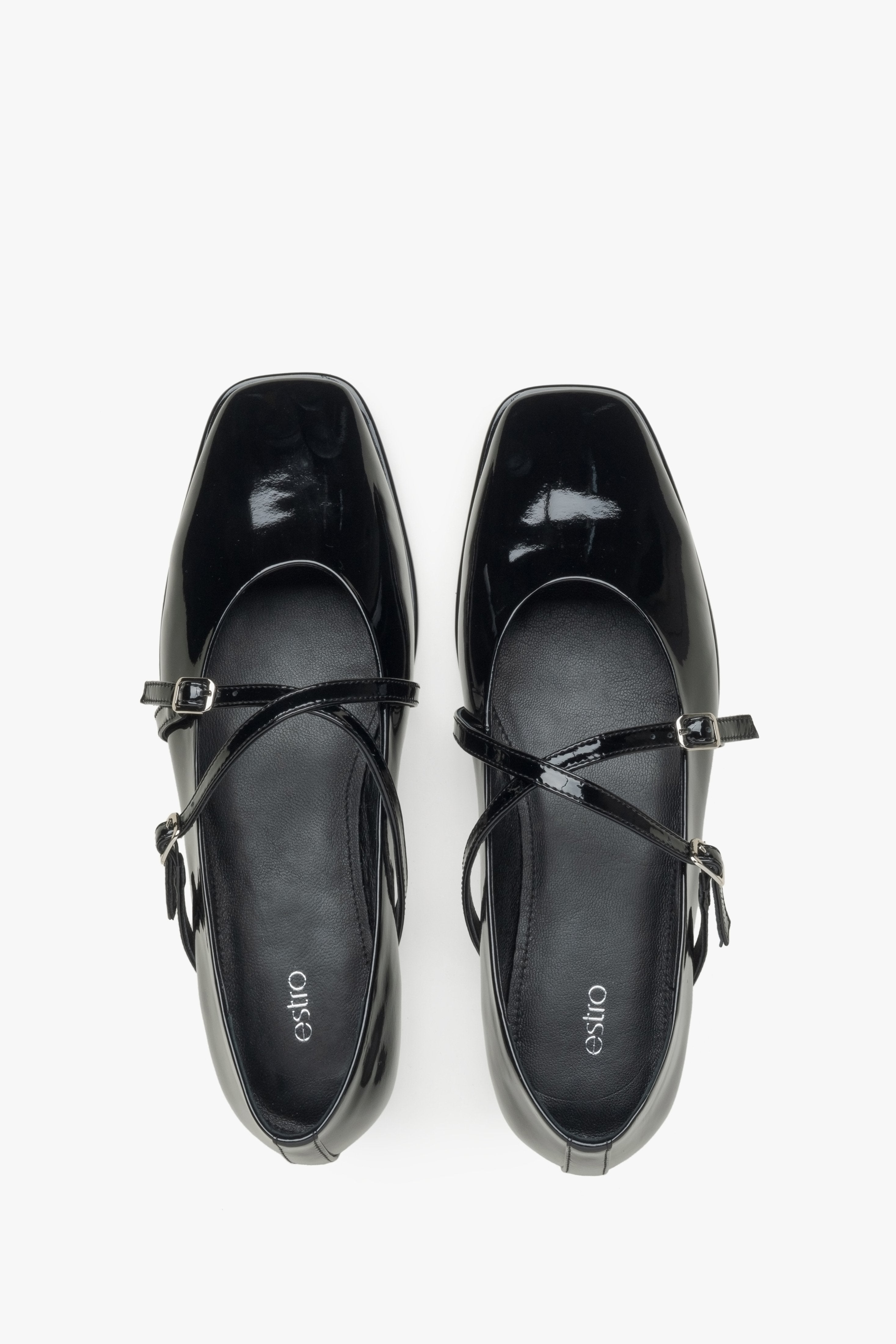 Estro women's black patent leather women's ballet flats - top view.