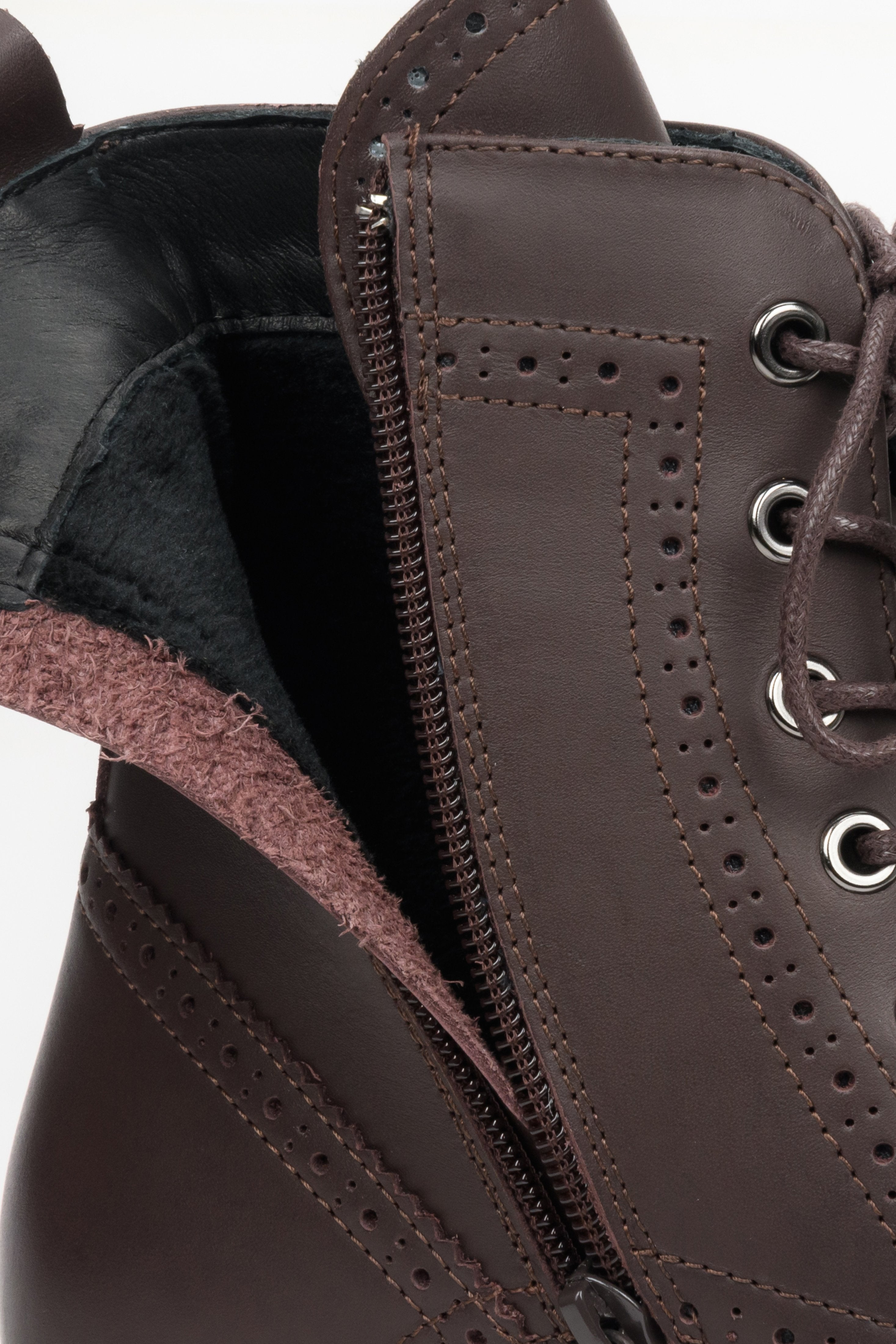 Lace-up, leather Estro women's boots platform - shoe profile and close-up on details.