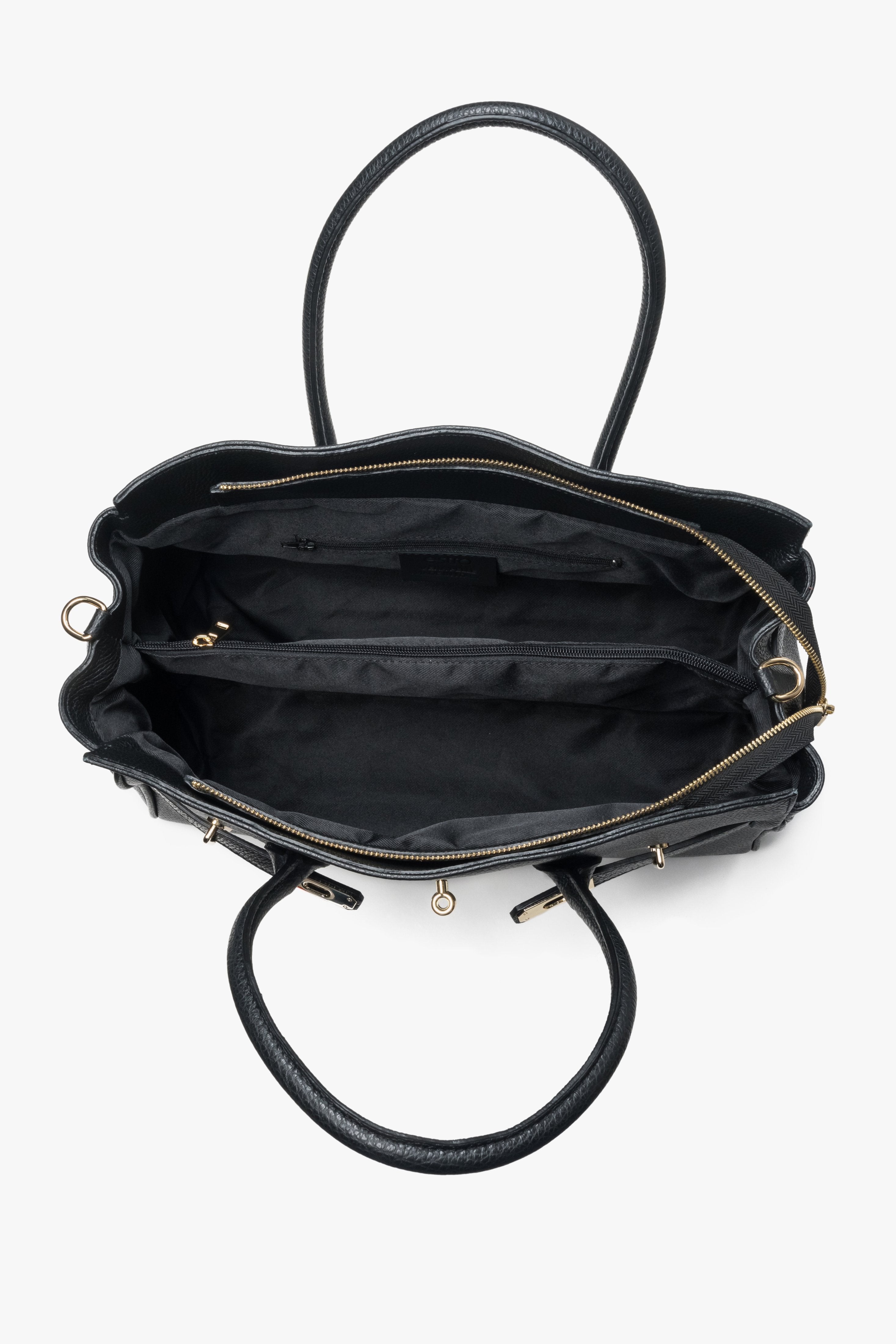 Spacious women's handbag made of Italian leather in black – interior presentation.