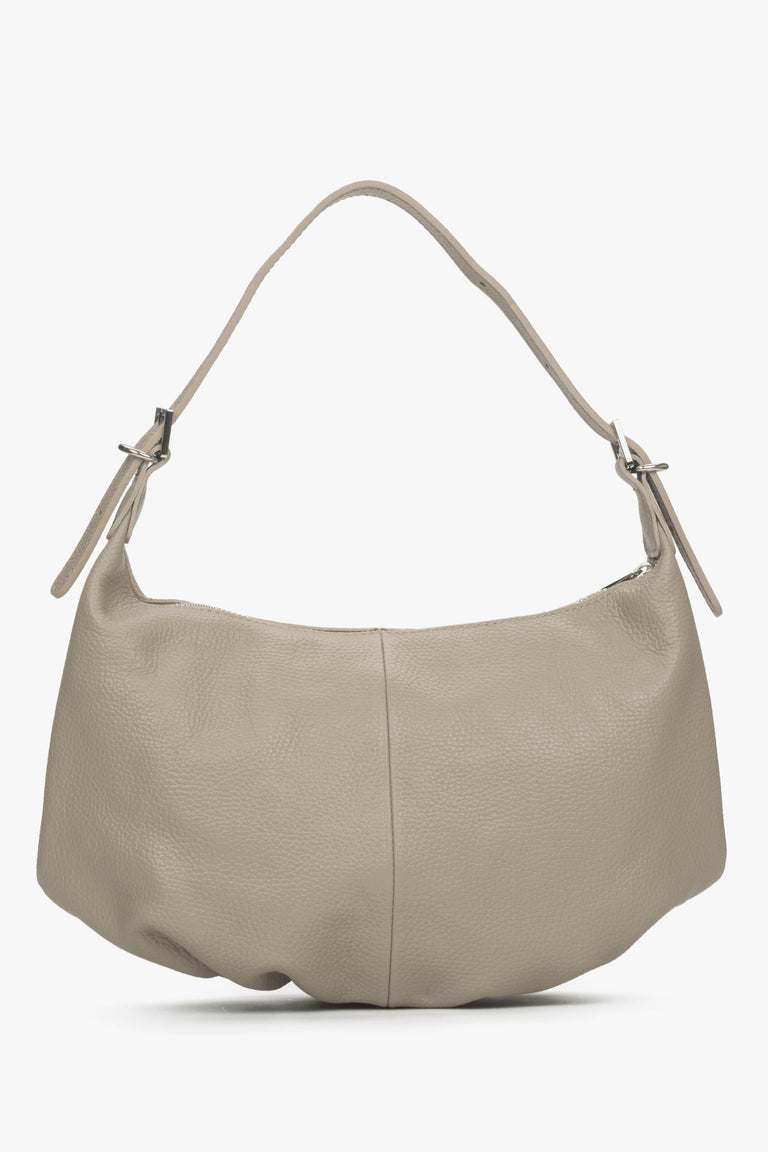 Beige leather baguette bag by Estro.