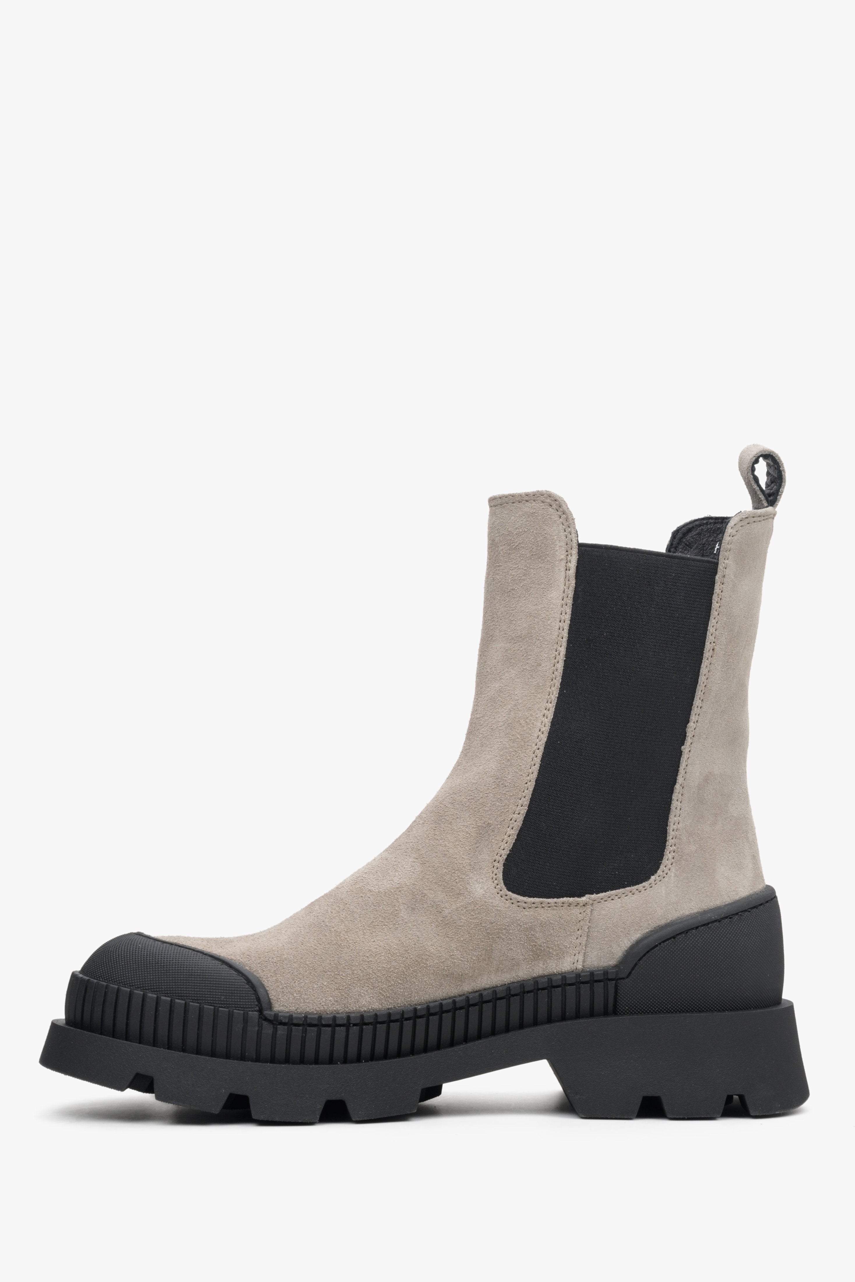 Grey and black Estro women's chelsea boots in velour and genuine leather - shoe profile.