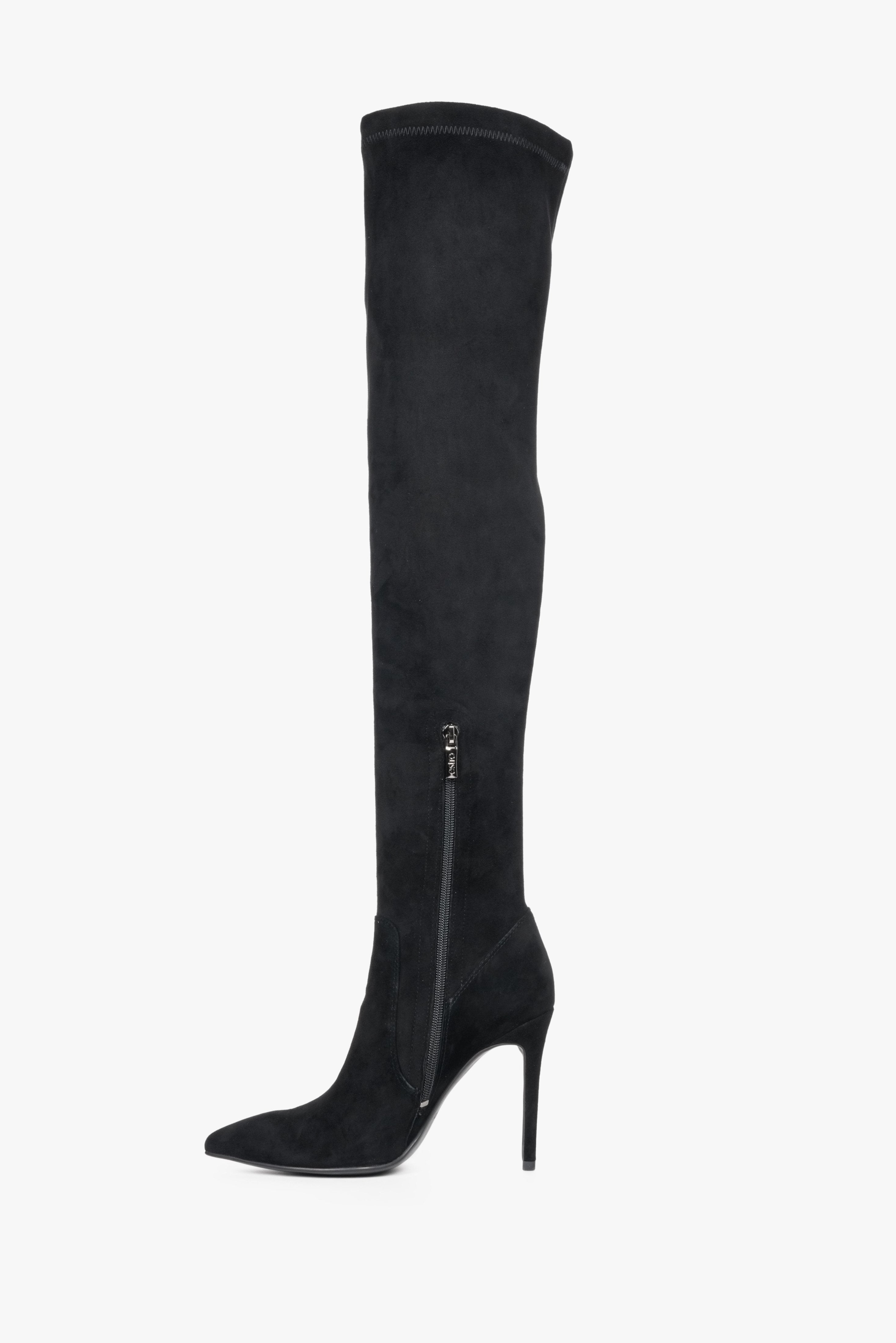 High black velvet women's boots by Estro - shoe profile.