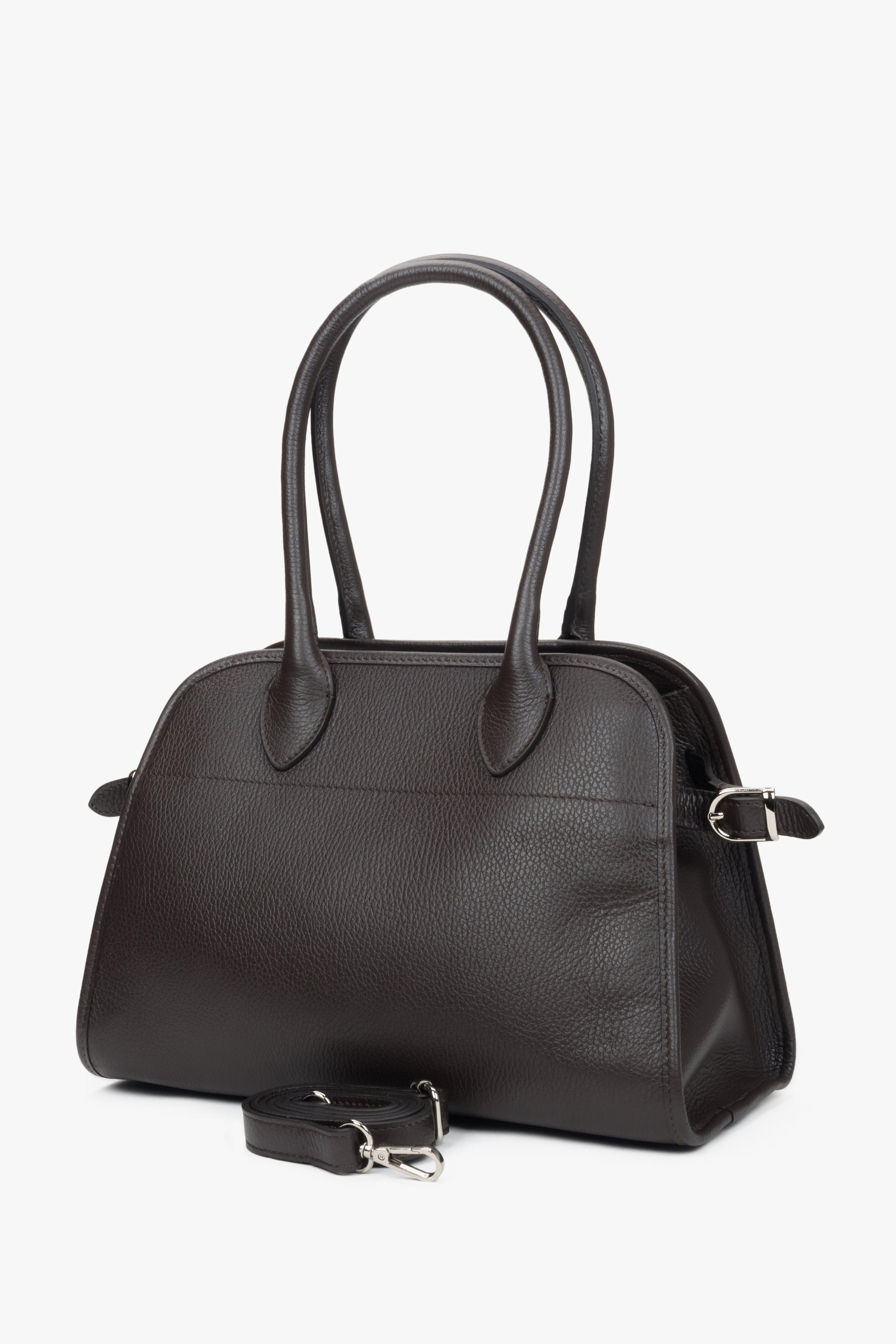 Stylish and convenient women's satchel handbag in classic dark brown, crafted from premium Italian leather, from Estro.