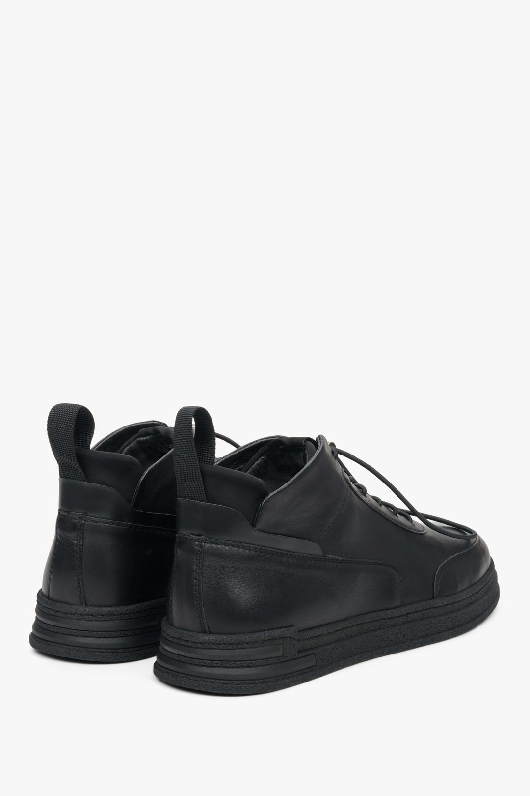 Men's sneakers in black color from genuine leather Estro.