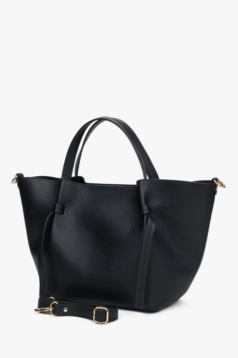 Elegant black boat-shaped handbag by Estro.