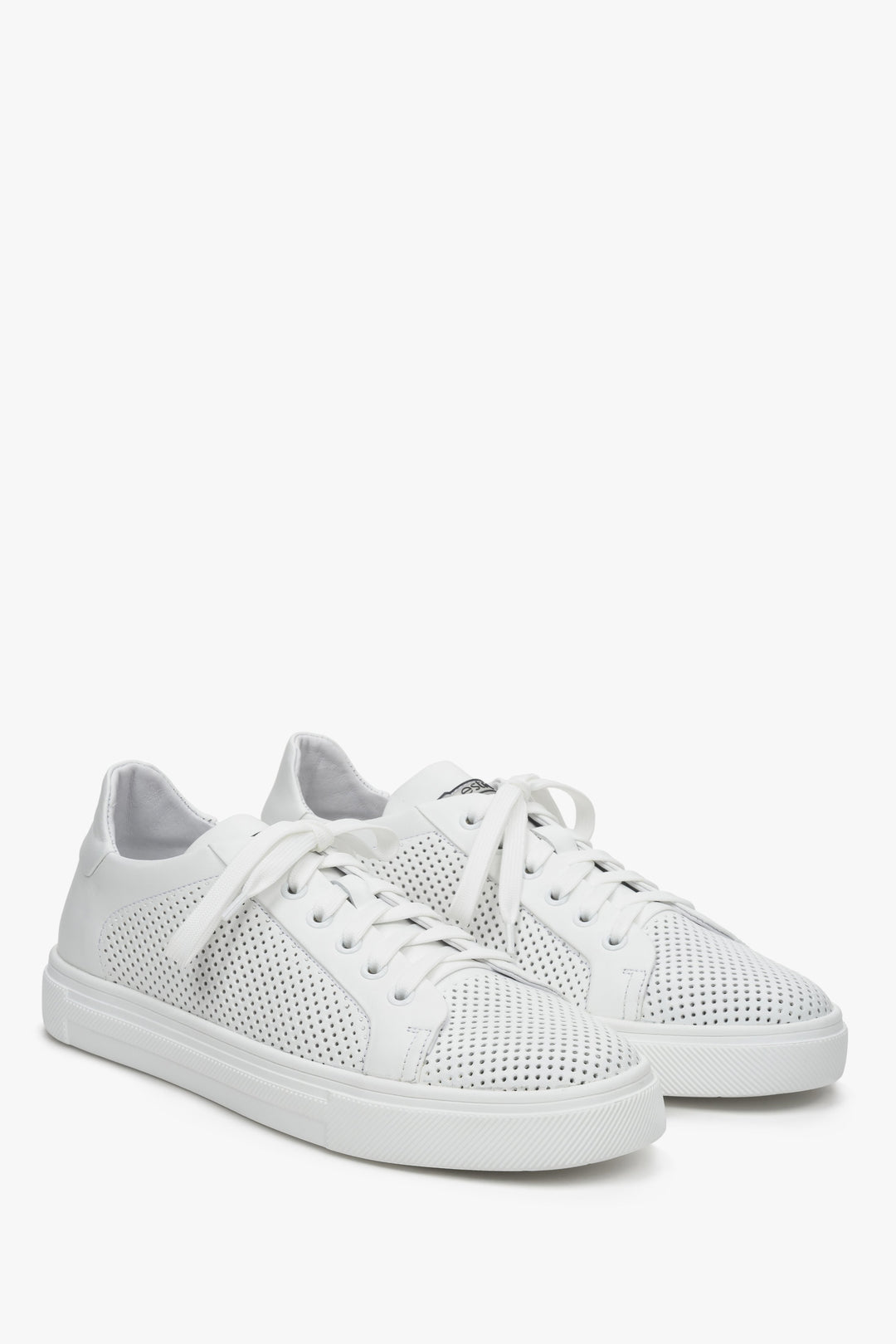 Men's White sneakers with perforation and laces - Estro brand model for summer.
