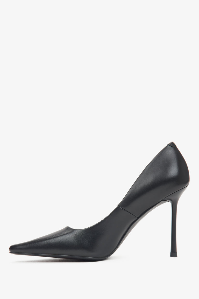 Black women's high heels made of natural leather with a pointed toe, Estro - profile view.