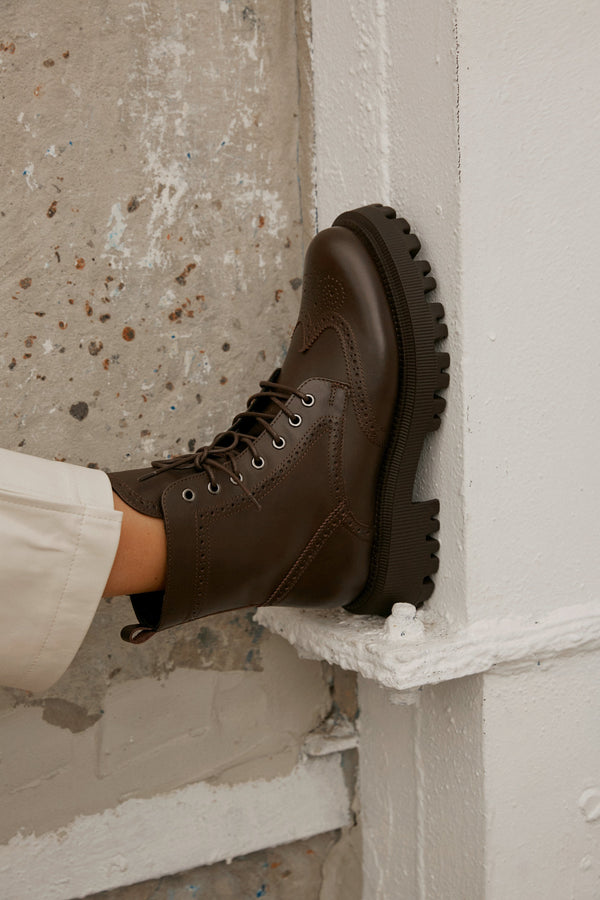 Dark brown leather Estro women's ankle boots with laces by Estro - presentation on a model.