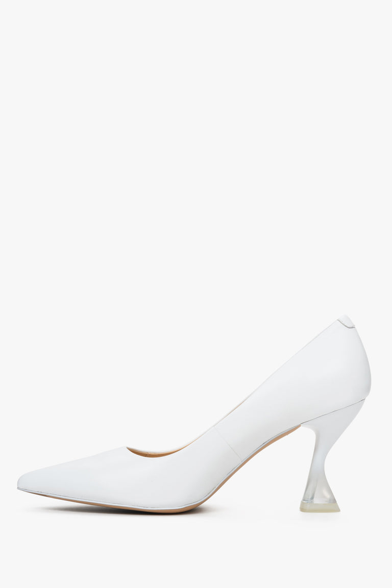 White leather Estro women's high-heeled pumps - shoe profile.