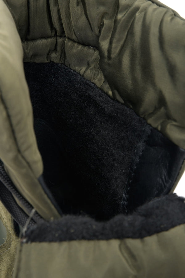 Dark green women's snow boots by Estro - close-up of the inside of the boot.