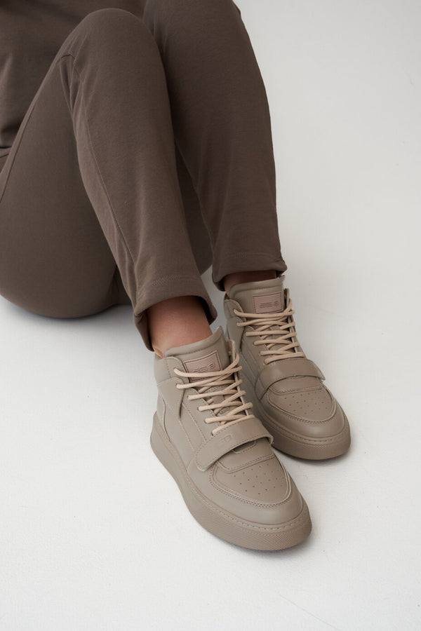 Women's high-top leather sports sneakers with laces and decorative strap closure by ES 8 - beige color.