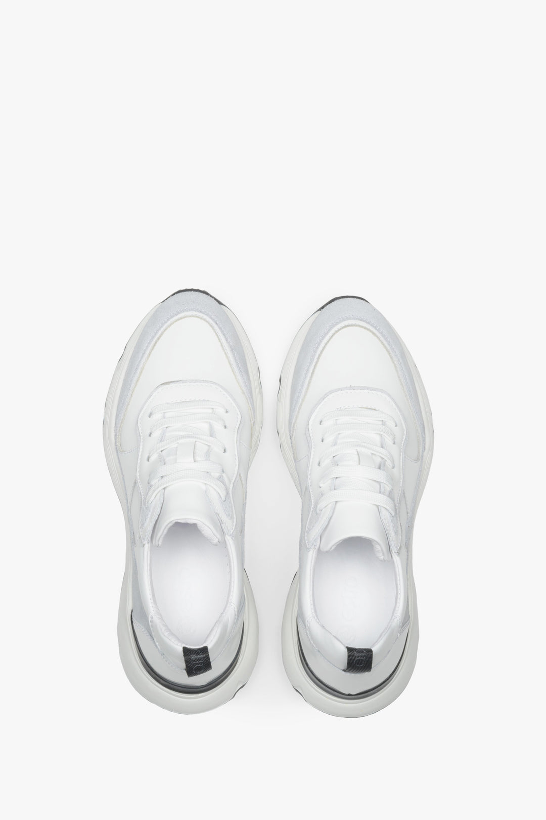 Estro white leather women's sneakers - presentation of the footwear from above.