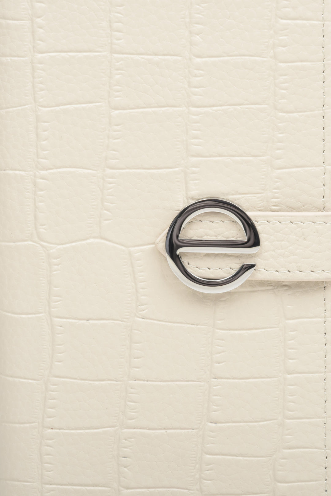 Women's large light beige leather wallet by Estro - close-up on details.