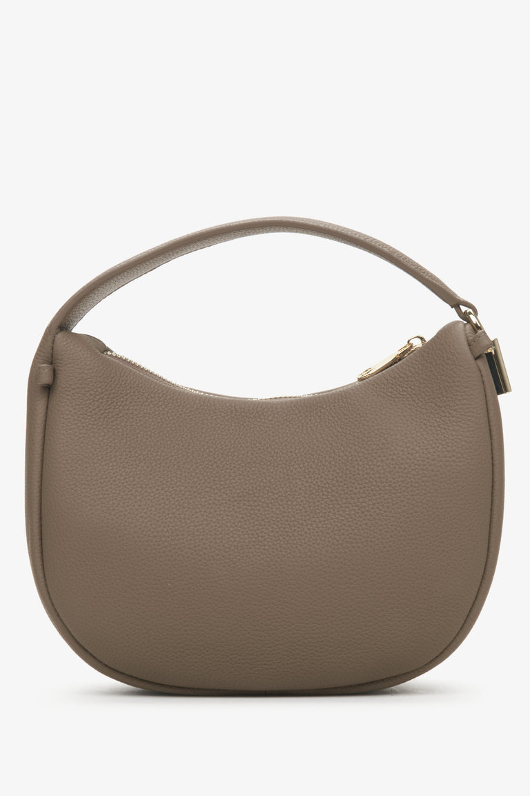 Brown Crescent Shaped Handbag made of Genuine Leather Estro ER00114353.