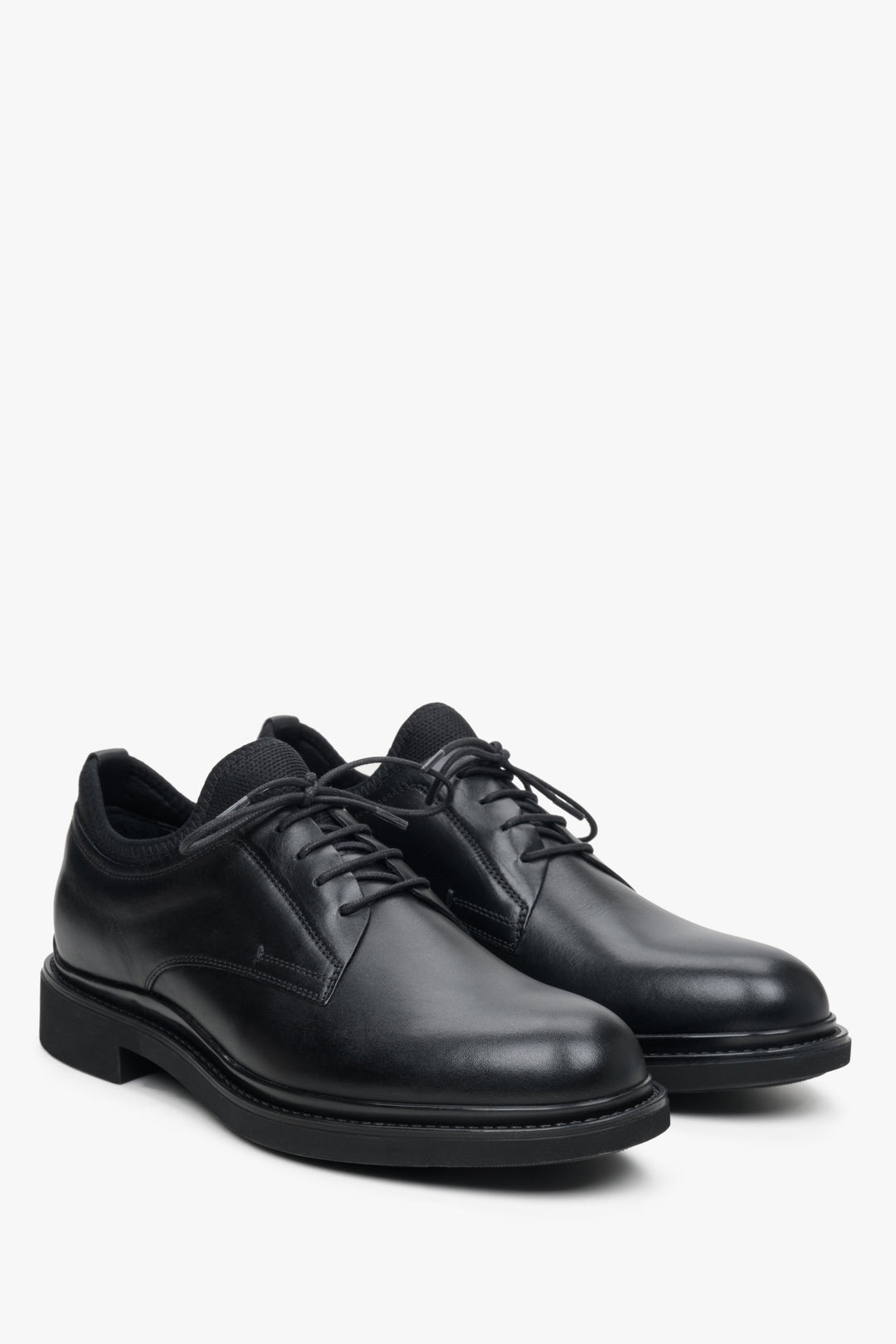 Men's black lace-up shoes made of genuine leather by Estro.