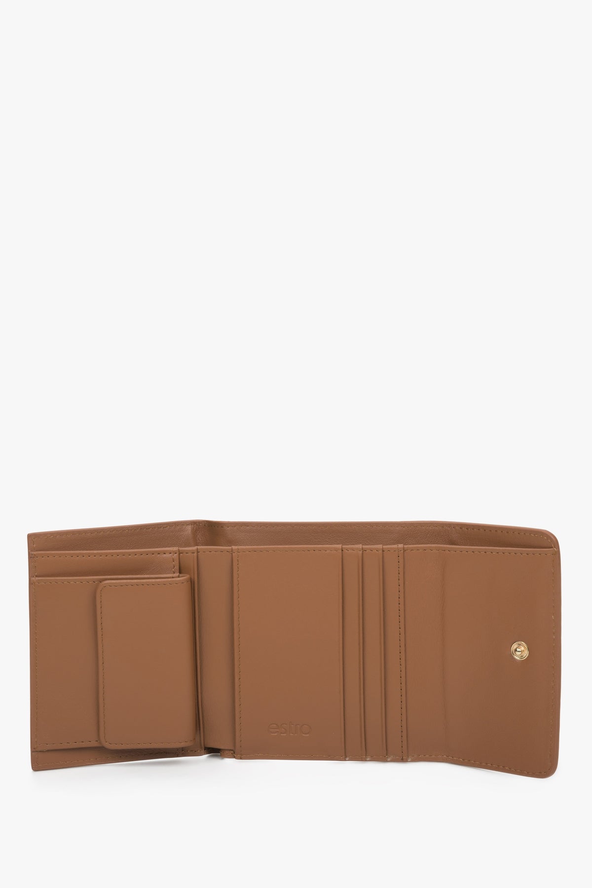 The presentation of the interior of the women's brown wallet by Estro.