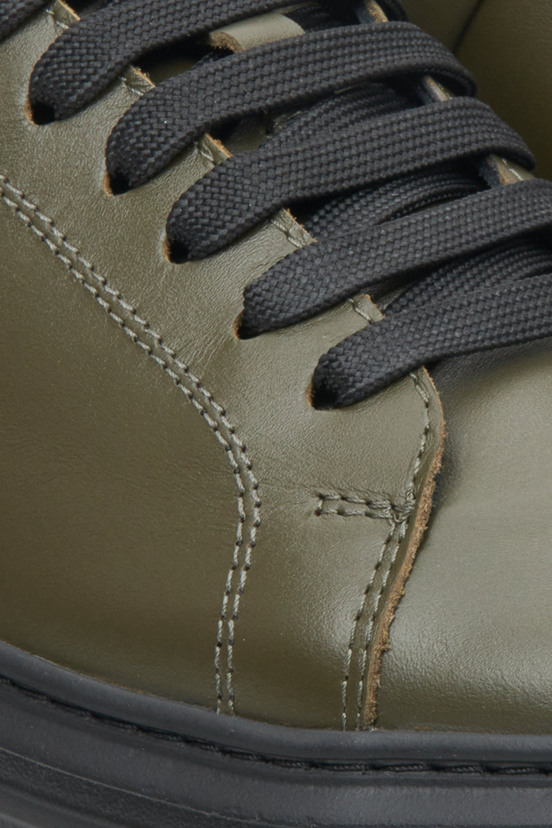 Leather khaki Estro men's sneakers with laces - close-up on the details.