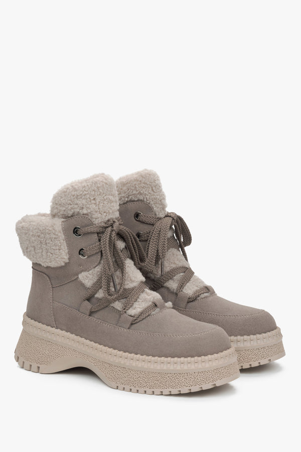 Women's grey winter ankle boots with insulation – side profile of the shoes.