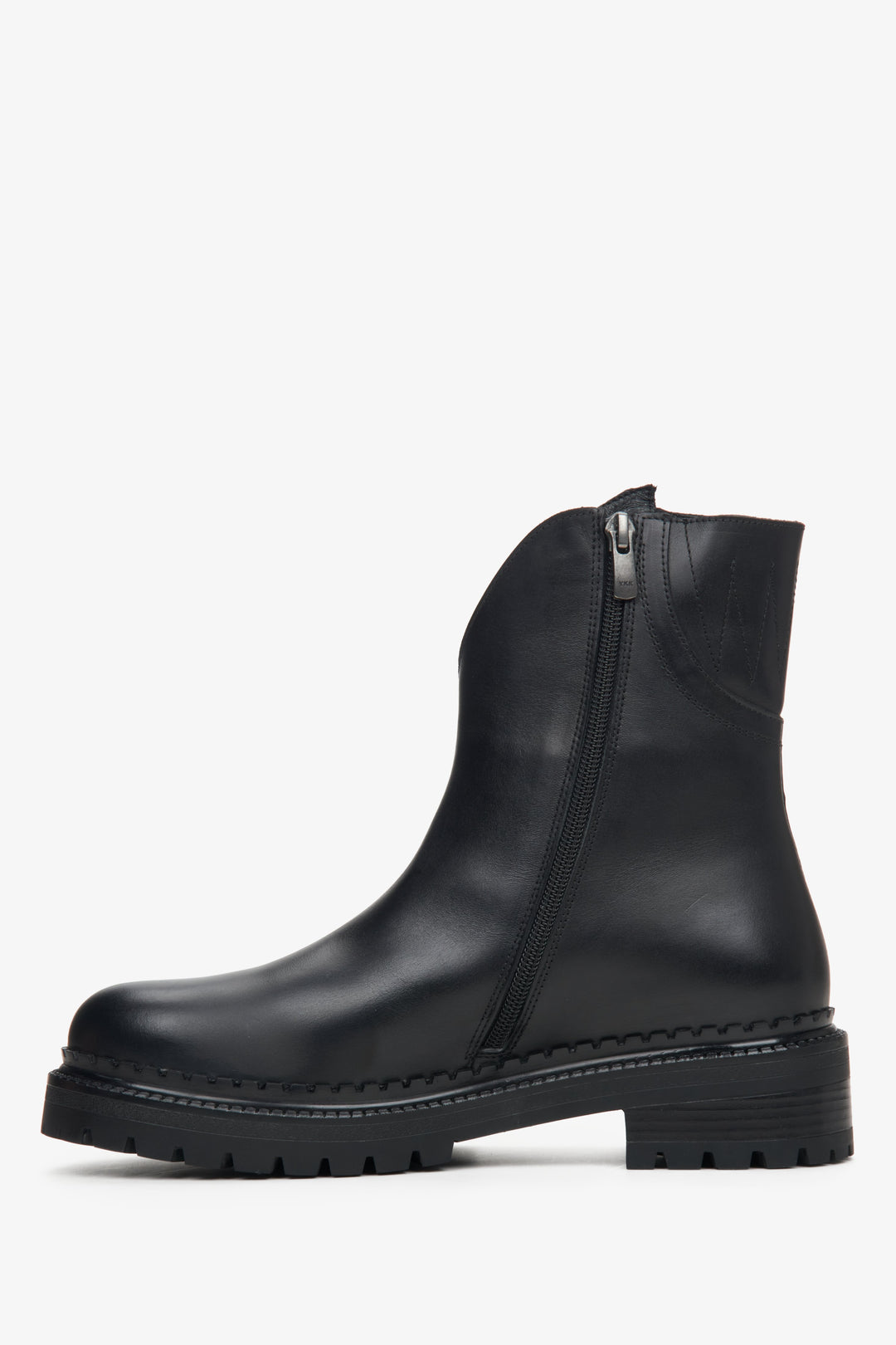 Women's ankle boots in black  - shoe profile.