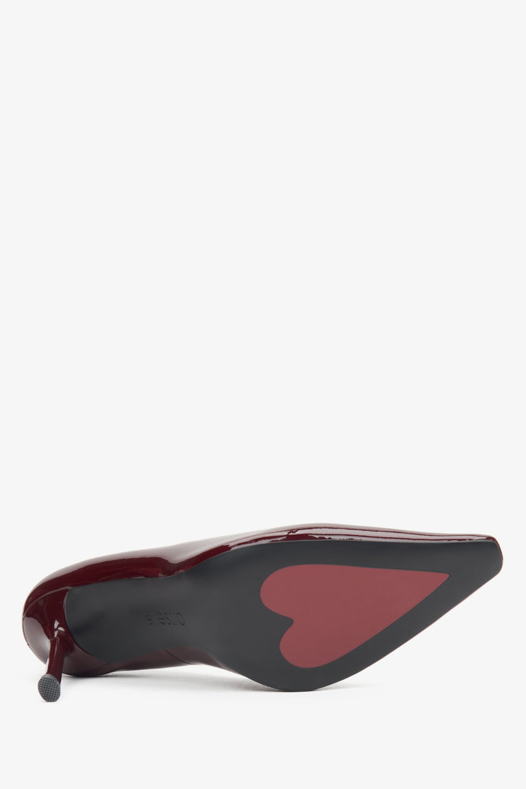 Patent leather women's high heels in a burgundy shade with a pointed toe, Estro.