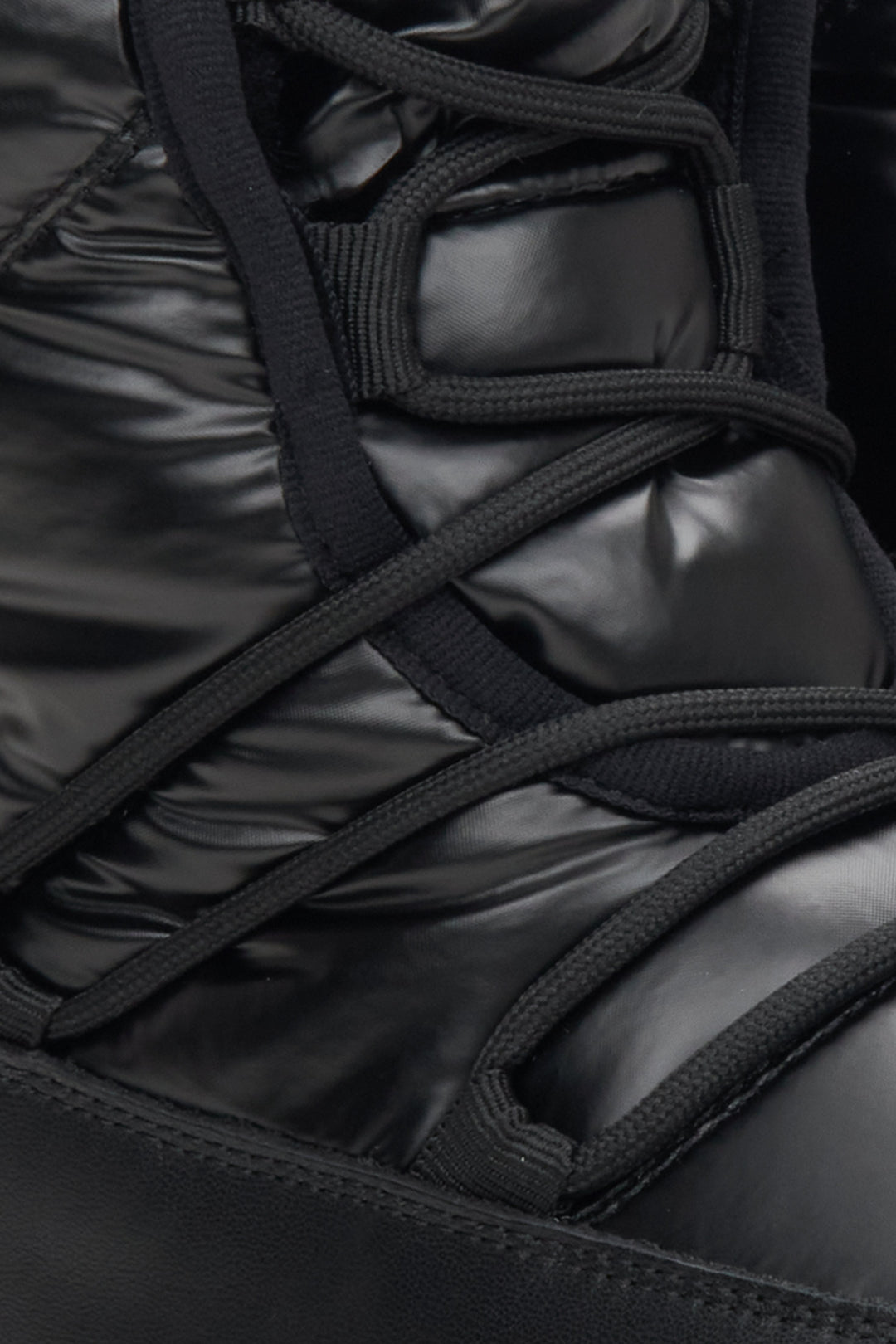 Women's black snow boots with a glossy finish by Estro - close-up on the detail.