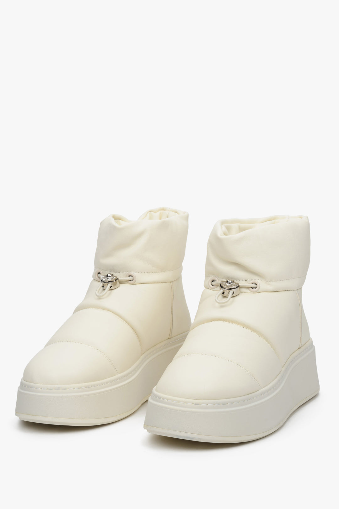 Women's white leather snow boots by Estro.