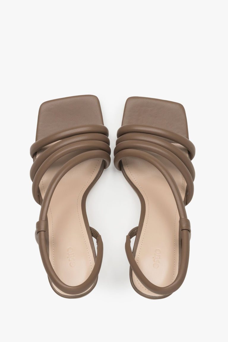 Heeled women's strappy sandals made of genuine leather in brown by Estro.