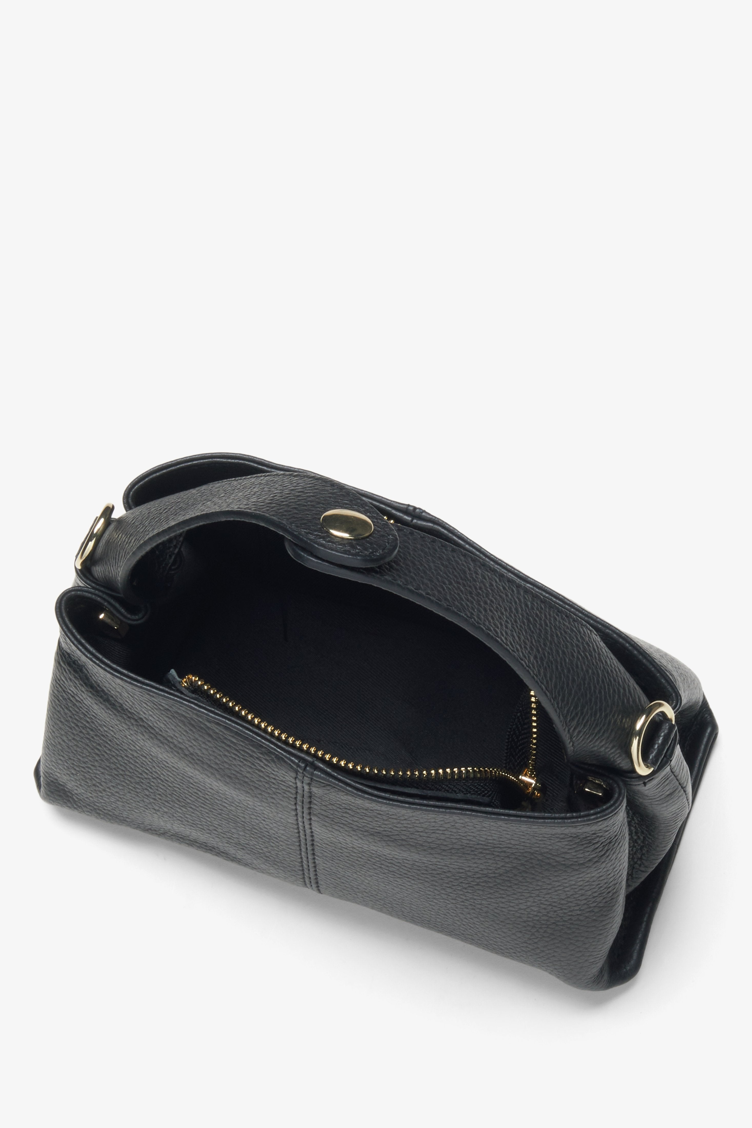 Leather women's black handbag by Estro - close-up of the interior.