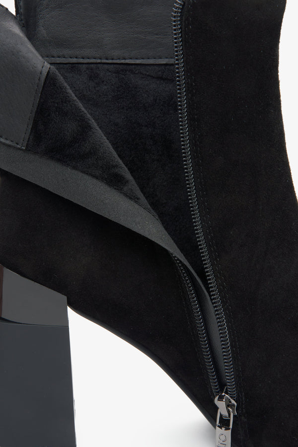 Women's black velour ankle boots with a high heel and insulation by Estro - interior view of the model.