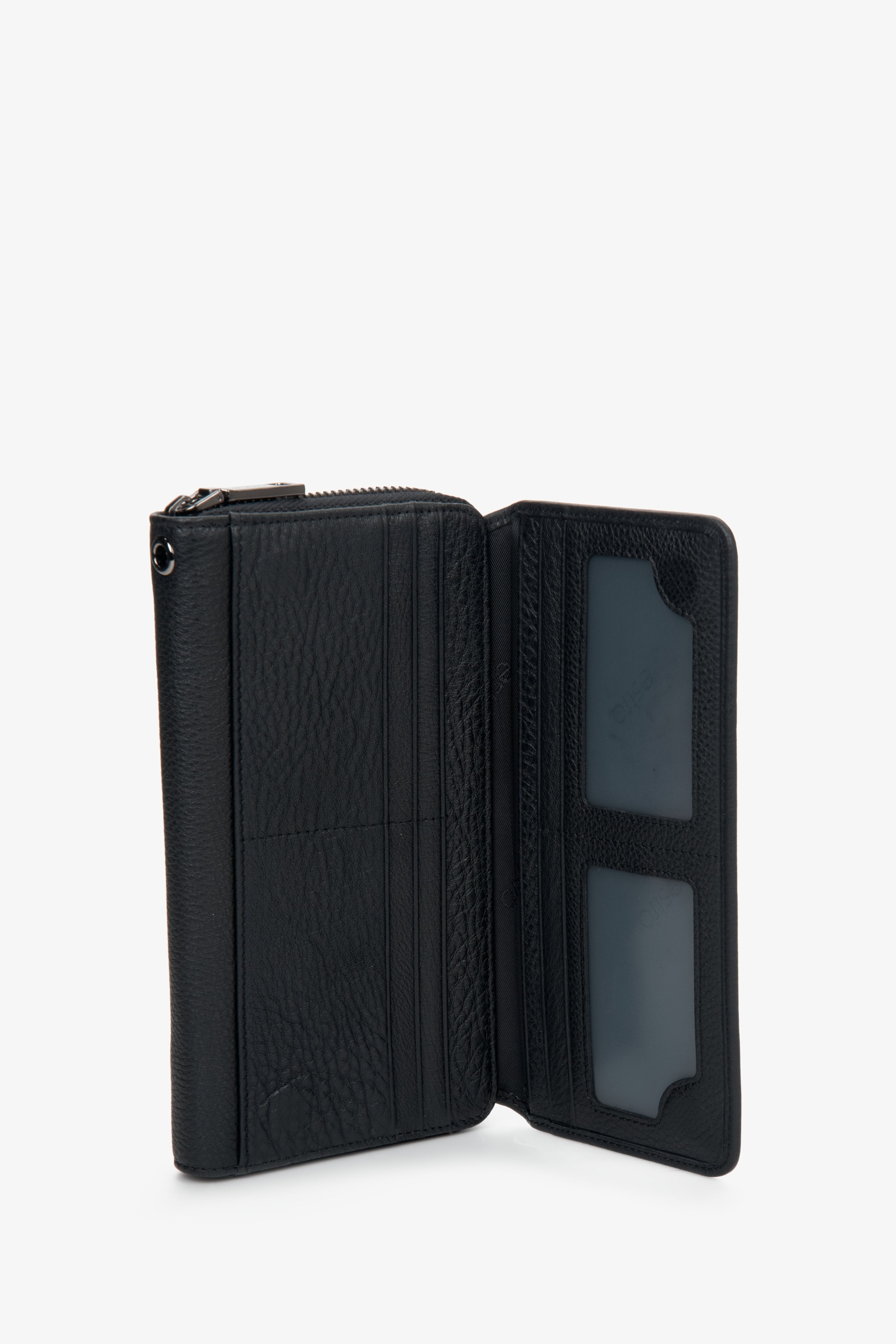 Estro men's black leather wallet - close-up on the interior of the model.