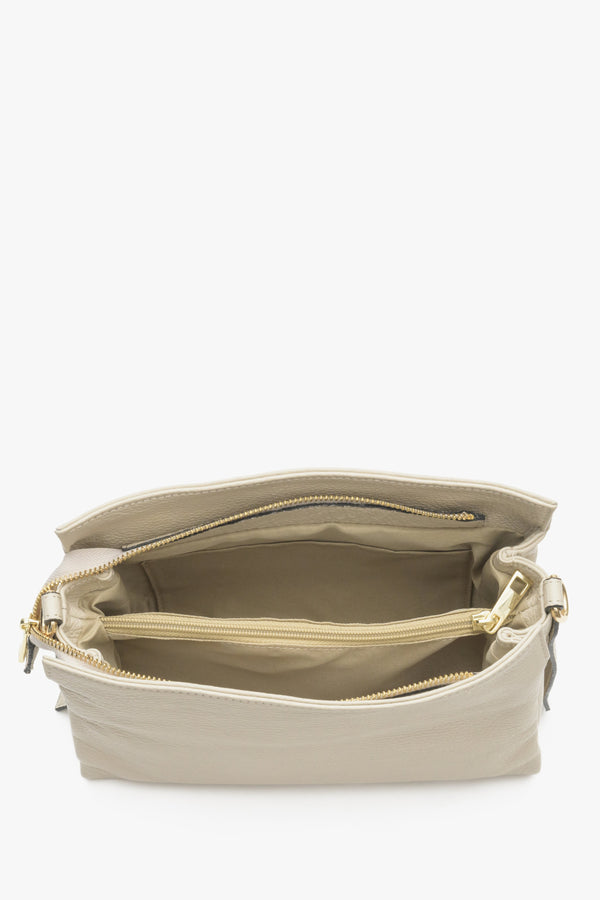 Beige Estro women's crossbody bag for fall.