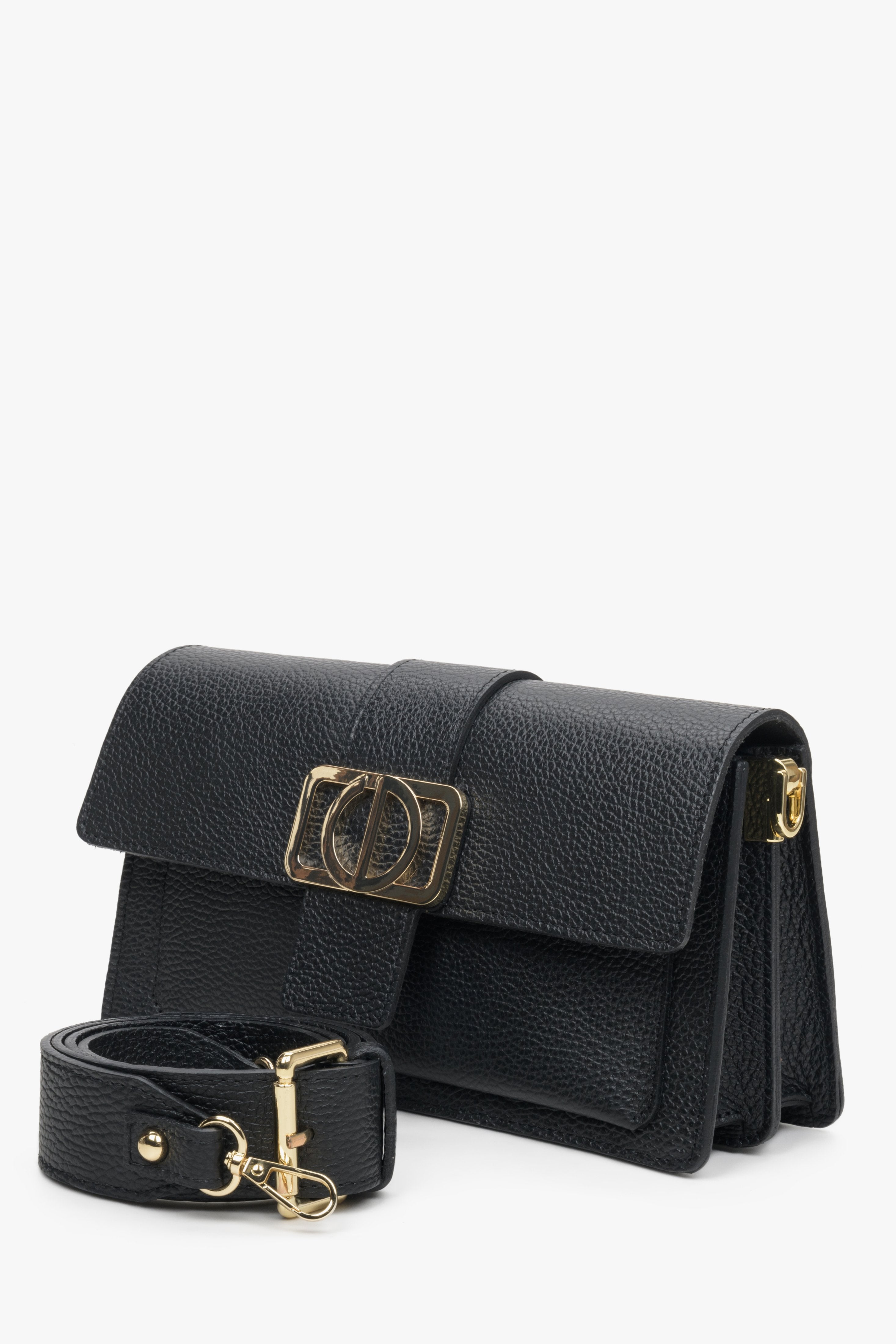 Small, handy women's shoulder bag in black colour made of Italian genuine leather by Estro.