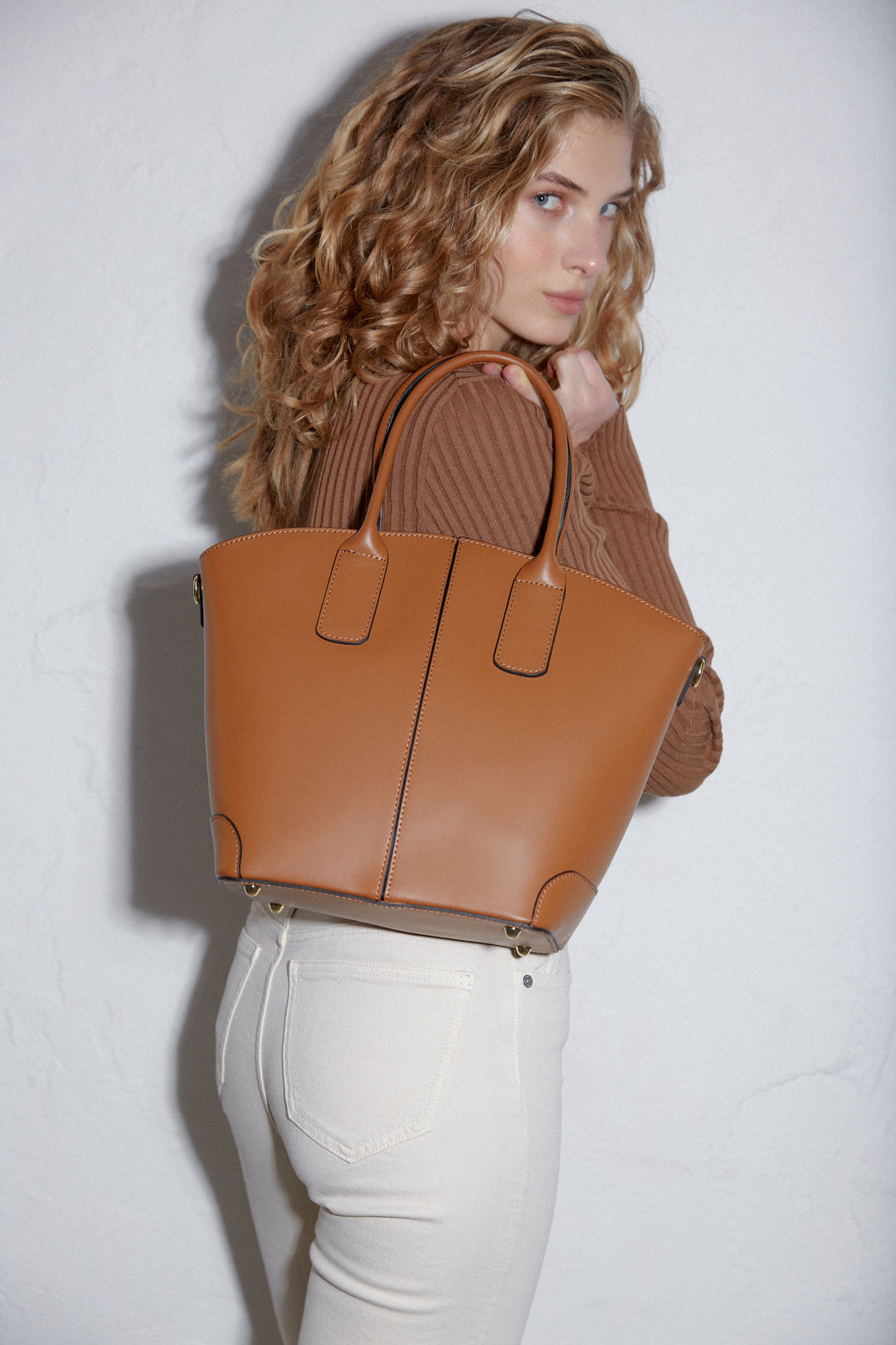 Women's Brown Shopper Bag made of Italian Genuine Leather Estro ER00108536.