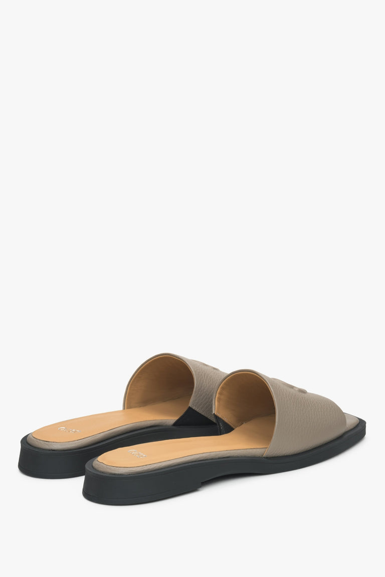 Women's grey flip-flops made of genuine leather by Estro.