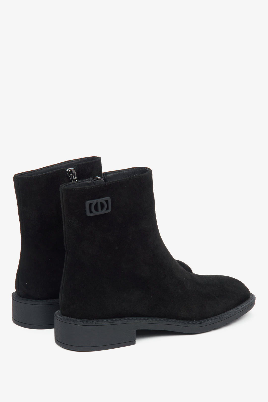 Black women's ankle boots made of genuine velour with light insulation by Estro - close-up of the side line and heel of the shoe.