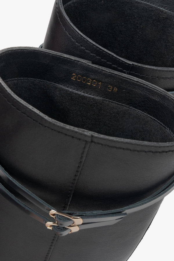 Women's black boots by Estro - close-up of the interior of the model.