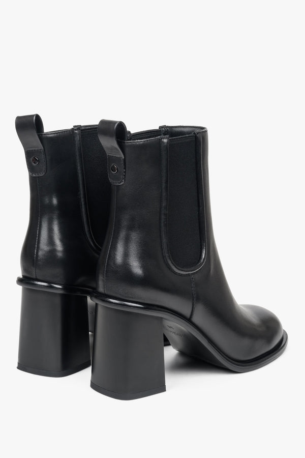 Women's ankle boots made of black genuine leather by Estro with a stable heel - close-up on the back of the shoe.