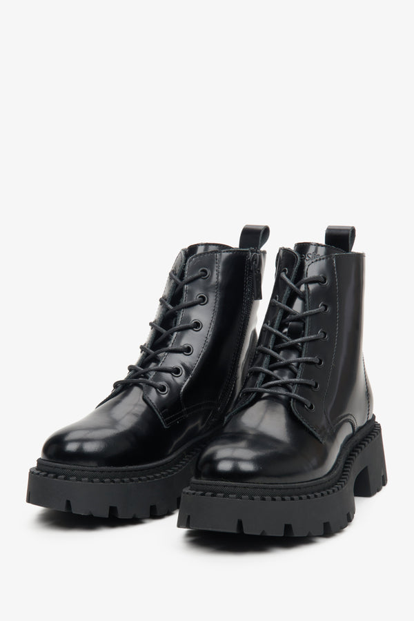 Women's black Estro  low leather boots with laces - close-up on the toe box and lacing system.