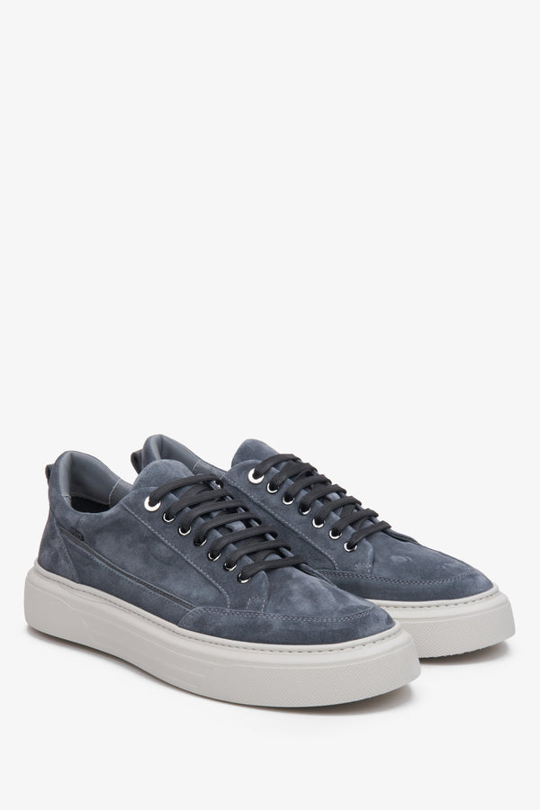 Estro men's blue velour lace-up sneakers.