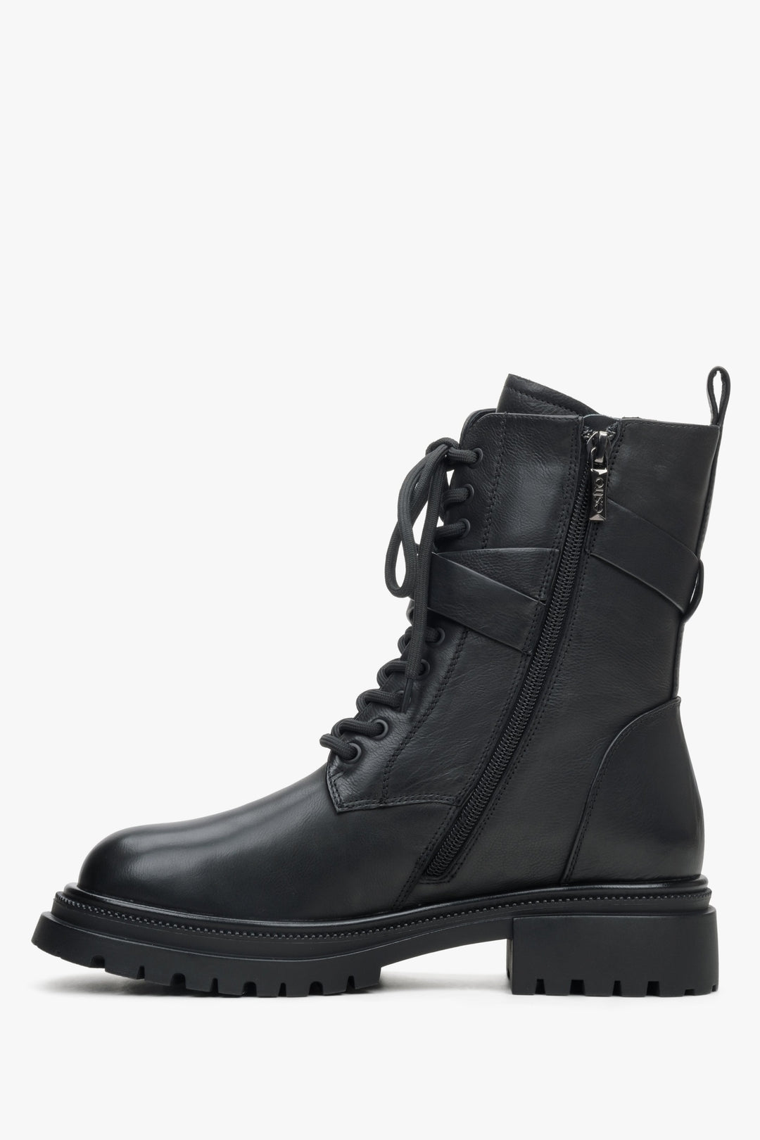 Women's black leather winter boots - shoe profile.