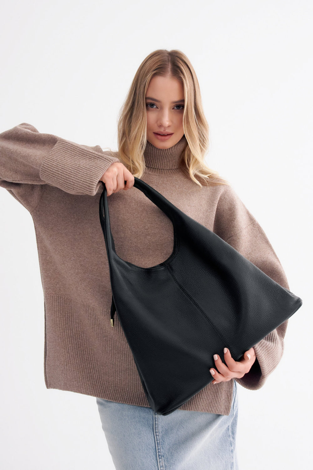 Women's Black Leather Shopper Bag Estro - presentation on a model.