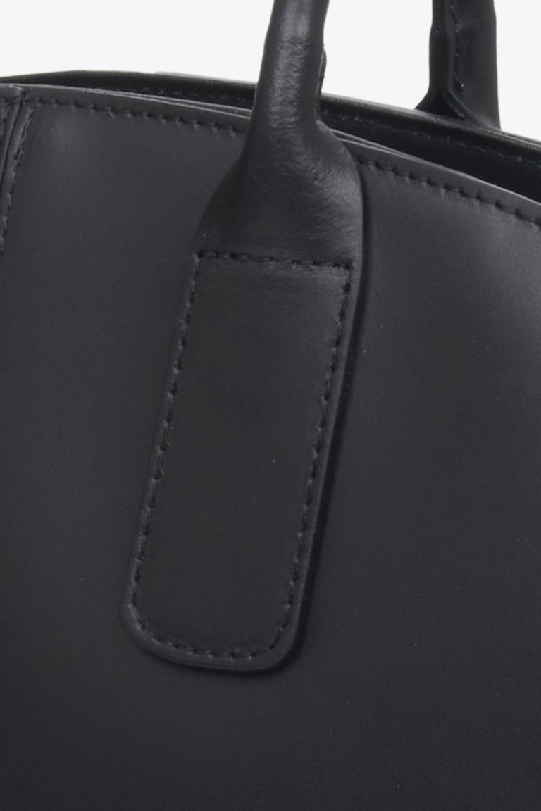 Women's Black Shopper Bag made of Genuine Italian Leather - details.